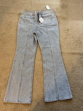 NWT Light Wash Women's Mid-Rise Flared Jeans
